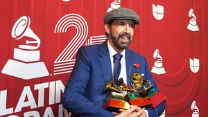 El dominicano Juan Luis Guerra triunfa en los Grammy Latinos en Miami