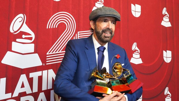 El dominicano Juan Luis Guerra triunfa en los Grammy Latinos en Miami