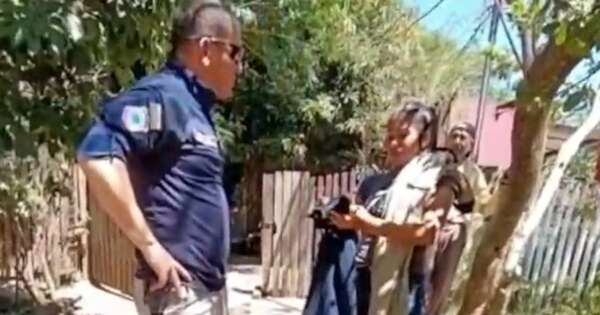 La Nación / Detienen a mujer que se hacía pasar por policía para realizar cobros indebidos