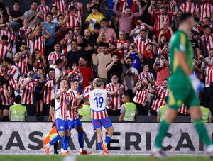 Dos históricos de la albirroja celebran la victoria ante Argentina · Radio Monumental 1080 AM