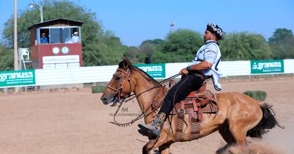 La Nación / Inició competencia de doma de caballos criollos en el Chaco