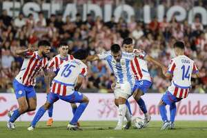 Los dos titulares de Paraguay que no jugarán ante Bolivia por suspensión - Selección Paraguaya - ABC Color