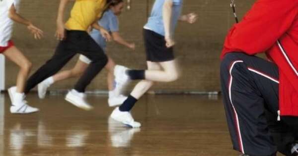 Diario HOY | Profesor acosó a alumnas: las miraba de manera sexual y tuvo erecciones