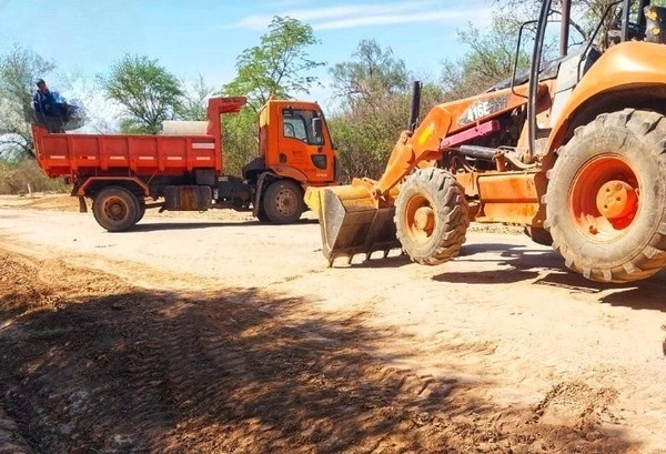 Importantes obras viales y asistencia social en el Chaco paraguayo - ADN Digital