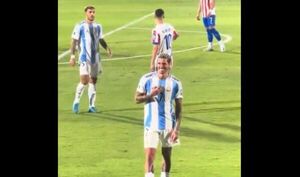 ¡El que ríe último…! Rodrigo De Paul tentó a los hinchas con su parche de campeón