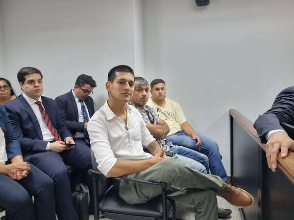 Tribunal absuelve a tres personas procesadas por la quema de “Colorado Róga” - Nacionales - ABC Color