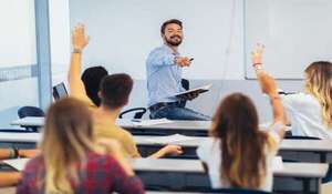 Profe denunciado por sus alumnas porque las acosó y mostró “erección”