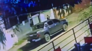 En solo 15 segundos, un solitario delincuente roba un vehículo en Asunción