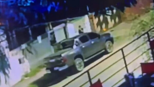 En solo 15 segundos, un solitario delincuente roba un vehículo en Asunción