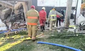 Explosión y derrumbe en Villa Elisa: una persona atrapada