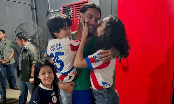 ¡Así le recibió a Gustavo Gómez su lapa!