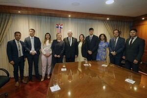 Presidente Benítez Riera recibió a abogados extranjeros