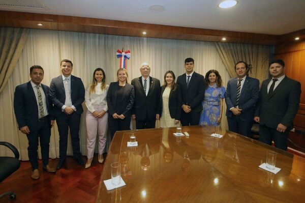 Presidente Benítez Riera recibió a abogados extranjeros