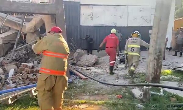 (Video) Explosión, derrumbe y persona atrapada en Villa Elisa
