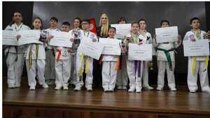 Reconocimiento a atletas de artes marciales