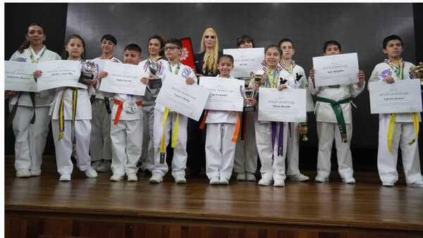 Reconocimiento a atletas de artes marciales