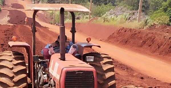 Delincuentes toman de rehén a guardia y roban tractor en Carlos A. López - 1000 Noticias
