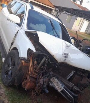 Abandonaron camioneta tras echar una columna y dejar sin luz al barrio – Diario TNPRESS