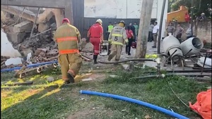 Derrumbe en fábrica de hielo deja varias personas heridas - 1000 Noticias