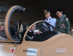 Santi Peña aprueba millonario préstamo para aviones militares