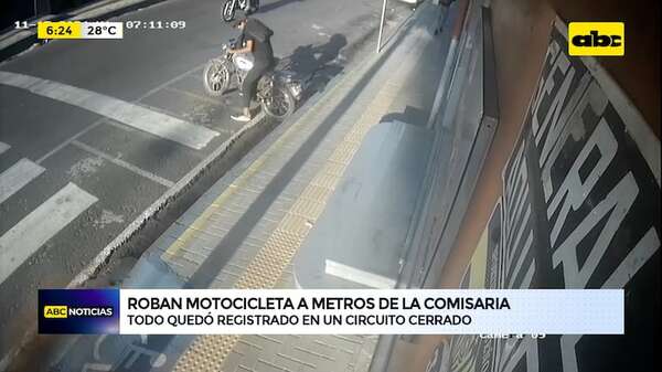 Video: Roban motocicleta a metros de la comisaría - ABC Noticias - ABC Color