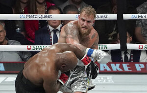 Versus / Mike Tyson pierde ante el youtuber Jake Paul en un fallido regreso al ring