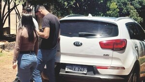 Polis ligan sumario por verificar camioneta con baliza de diputada