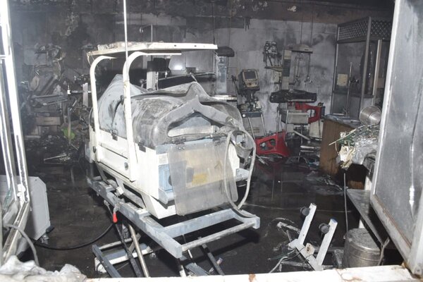 Diez bebés mueren durante incendio en un hospital en la India - Unicanal