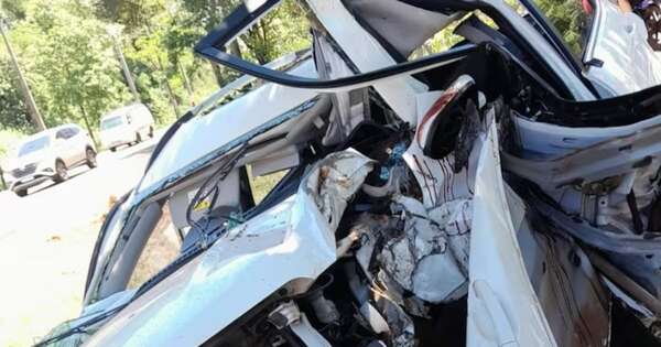 La Nación / Hernandarias: joven perdió la vida tras impactar su vehículo contra un árbol