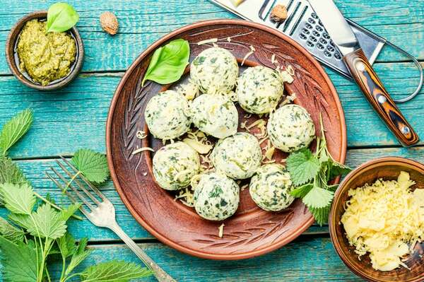 Pastas diferentes para el almuerzo de domingo: malfatti de mandioca y albahaca - Gastronomía - ABC Color