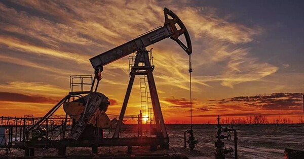 Ante demanda débil de China, disminuye el precio del petróleo
