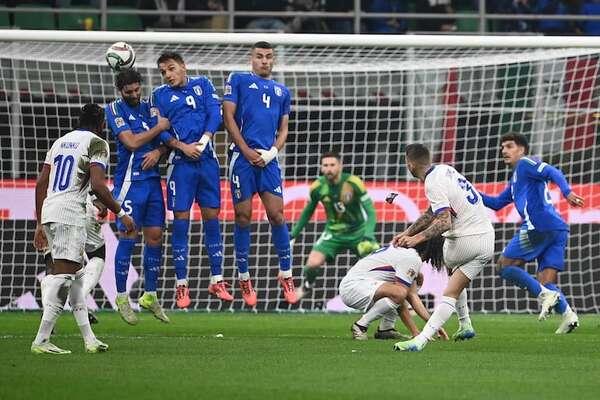 Italia cae ante Francia y cede el liderazgo de su grupo en Liga de Naciones - Fútbol Internacional - ABC Color
