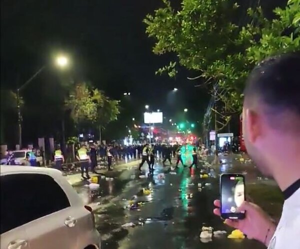 Versus / La policía apareció en pleno festejo olimpista y todo fue drama