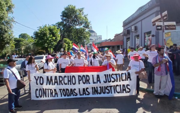 Kattya González lidera marcha por la justicia desde Caacupé