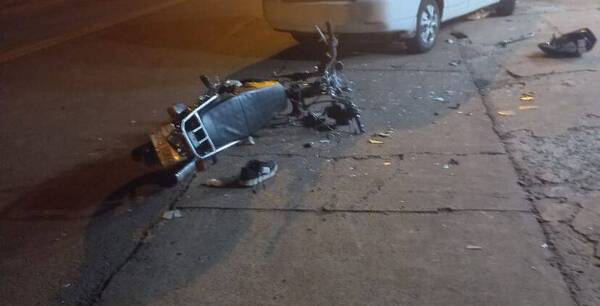 Un péndex que venía en una moto, cerca de la medianoche, murió tras feo accidente