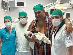 Director de Hospital de Ayolas explica recibimiento “VIP” a Jatar Fernández y esposa - Política - ABC Color