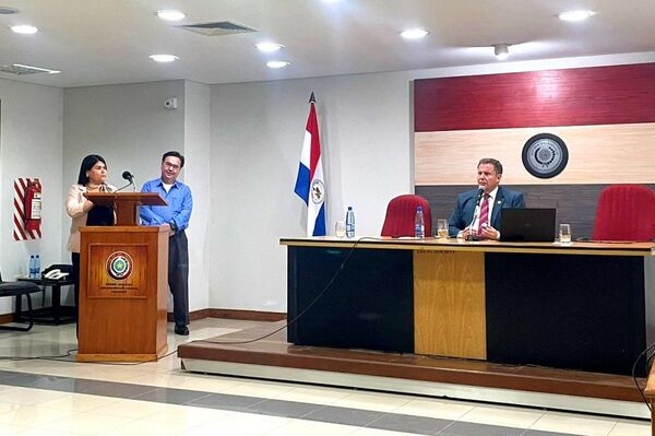 Culminó el Diplomado en Derecho Civil y Comercial en Coronel Oviedo