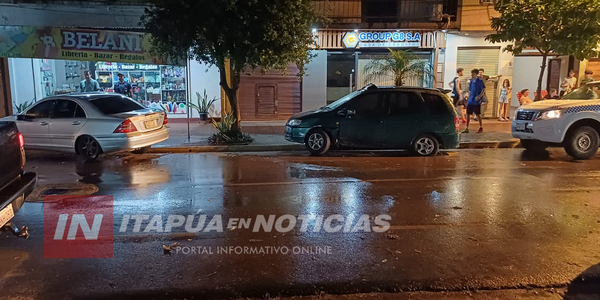 SE EXCEDIÓ EN LOS FESTEJOS POR EL CAMPEONATO DE OLIMPIA Y CHOCÓ UN AUTO ESTACIONADO - Itapúa Noticias