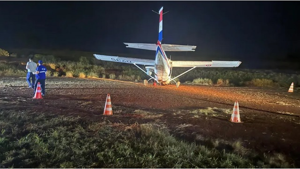 Aeronave de la Fuerza Aérea realiza aterrizaje forzoso en Minga Guazú - Noticiero Paraguay