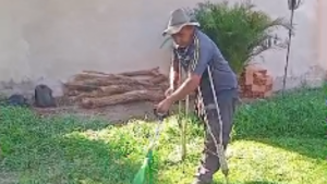 Jardinero perdió la pierna en un accidente, nunca se rindió y es un ejemplo de superación
