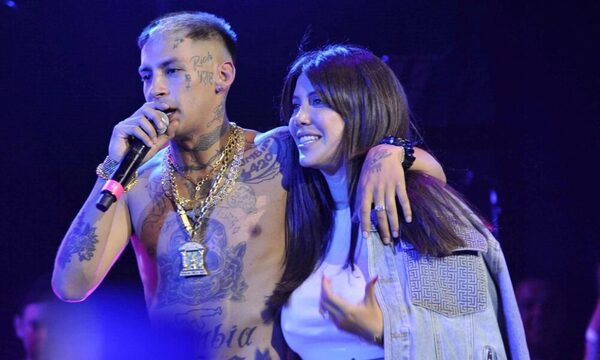 [VIDEO] L-Gante invitó a Wanda Nara al escenario y sellaron su amor con un beso