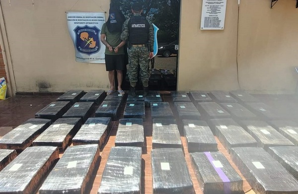 Imputan a detenido con 40 paquetes de marihuana prensada