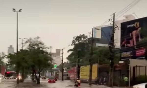 (Video) La lluvia causó feroz raudal por todos lados