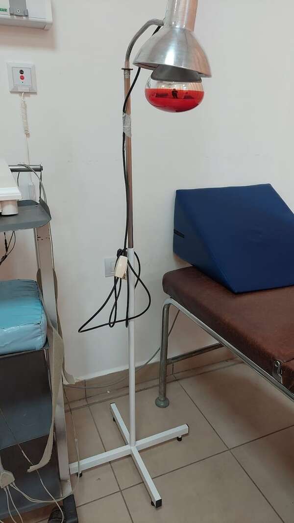 Fisioterapeuta de IPS Ingavi sufrió grave descarga eléctrica al manipular una lámpara infrarroja - Nacionales - ABC Color