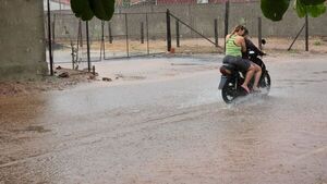 Buena lluvia genera alivio, pero preocupa acumulación de agua en Concepción