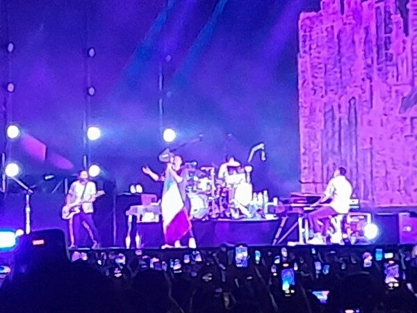Keane invitó a cantar y saltar a un público que se transportó en la mágica noche calurosa asuncena • RADIO NACIONAL