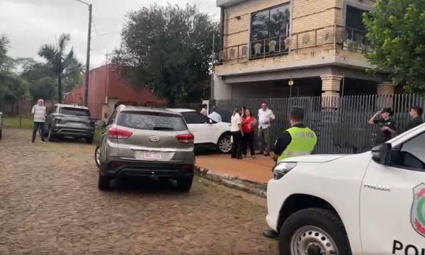Tras varias horas, comisario retirado cumplió orden judicial de exclusión del hogar - OviedoPress