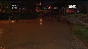 Calles bajo agua en Mariano Roque Alonso - SNT