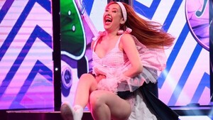 Steffy abrió la noche con risas y doble incluida