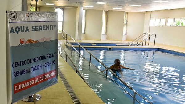 Residentes y enfermeros del IPS reducen el estrés con hidroterapia